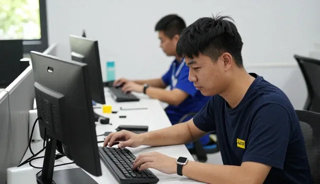 数码配件套装项目包括：电子产品企业须知